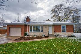 Beautifully Redone Ranch with Lots of Natural Light 3br/2bt.