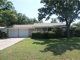 Charming 3 Bedroom.129 Mountain View Dr, Azle, TX 76020