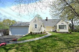 55 Oval Ave, Riverside, CT 06878