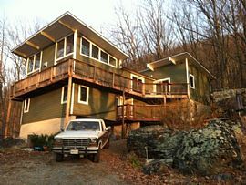 553 Shannondale Rd, Harpers Ferry, WV 25425