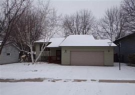 2717 S Maywood Dr, Sioux Falls, SD 57110