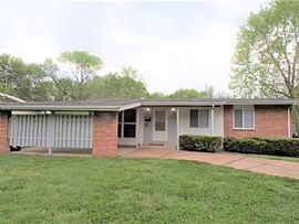255 Countryside Dr, Florissant, MO 63033