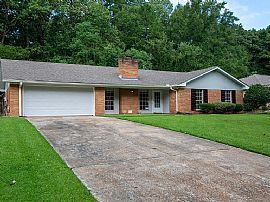 413 Hollyberry Dr, Clinton, MS 39056