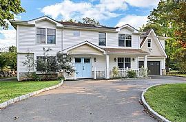 20 Innis Ln, Old Greenwich, CT 06870