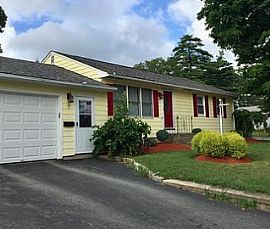 Special Family House. 7 Eleanor Dr, Coventry, RI 02816