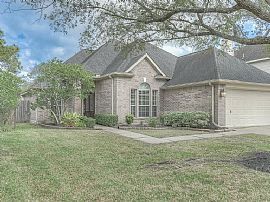 3715 Crescent Dr, Pearland, TX 77584