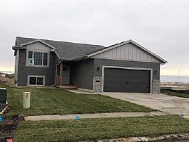 2321 S Creekview Ave, Sioux Falls, SD 57106