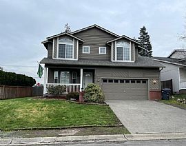 Comfortable 4 Bedroom House. 14701 85th Avenue Ct E, Puyallup, 