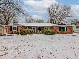 77 Manson Dr, Chesterfield, MO 63017