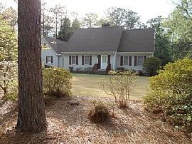 570 Fairway Dr, Southern Pines, NC 28387