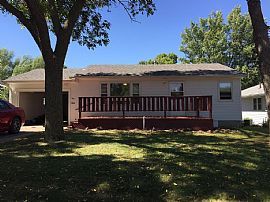 321 N Olive Ave, Madison, SD 57042