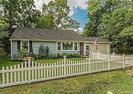 80 South St, Chagrin Falls, OH 44022