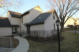 700 Colby Ct, Gurnee, IL 60031