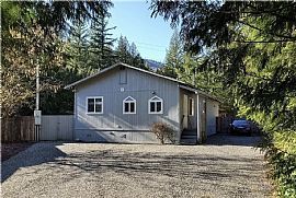 31 Flair Valley Dr, Maple Falls, WA 98266