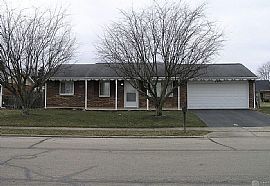 120 Kings Chapel Dr, Troy, OH 45373