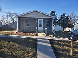 2016 Lincoln Blvd, Muscatine, IA 52761