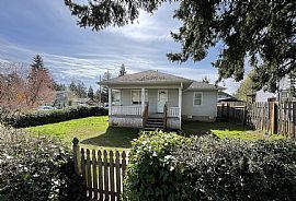 1990 Se Evergreen St, Milwaukie, Or 97222 : Affordable House 
