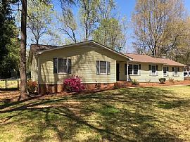 Charming 3bedroom at Simpsonville +1 (332) 252-3112