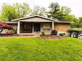 1272 Winema Dr, Chesterfield, MO 63017