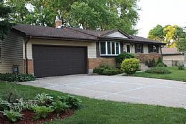 14 W Margaret Ter, Cary, IL 60013
