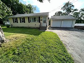 13 Randall Ct, Middletown, CT 06457