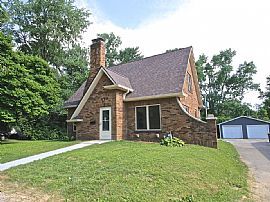 114 E Southern Dr, Bloomington, in 47401 . Nice House For Rent
