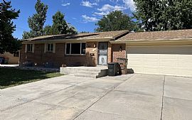 1457 S Brentwood St, Lakewood, CO 80232