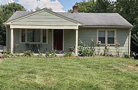 646 Southlawn Dr, Shelbyville, KY 40065