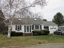 9 Maplewood Ave, Dover, NH 03820