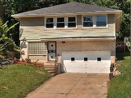 3713 Hillbrook Rd, University Heights, Oh 44118 . For Rent