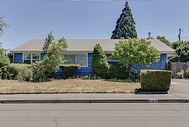 647 16th St, Springfield, Or 97477 . Available For Rent