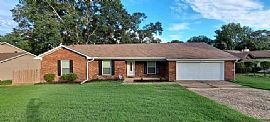 5 Oakridge Dr, Jacksonville, Ar 72076 . Fine House For Rent