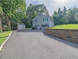 2a Belair Dr, Danbury, Ct 06811 . Awesome House