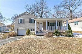 201 Macon Dr, Bridgeport, Ct 06606 . Charming House For Rent
