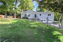 51 Wagon Hill Rd, Fairfield, Ct 06824 . House For Rent