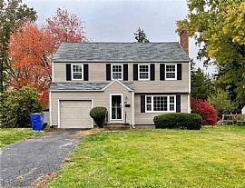 42 Iroquois Rd, West Hartford, Ct 06117 . For Rent 