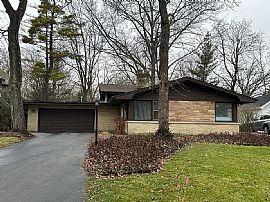 827 Diane Ln, Naperville, Il 60540 . Home Sweet Home 