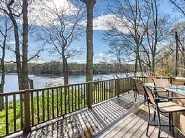 1270 Trumans Path, East Marion, NY 11939