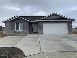 450 Southwood Ave W, Twin Falls, Id 83301  House For Rent