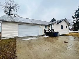 211 4th Ave, Edgeley, ND 58433