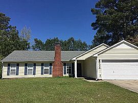 106 Carriage Dr, Jacksonville, NC 28546