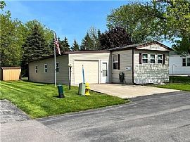 97 Lorraine Pl, West Seneca, Ny 14224 Available For Rent