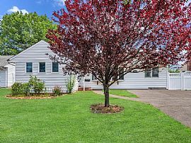 1162 Stewart Ave, Bethpage, Ny 11714 For Rent