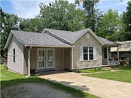 304 Pritchard St, Berryville, Ar 72616  Peaceful House For Rent