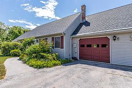 9 Riverbend Drive Unit 9, Yarmouth, Me 04096  Lovely House Rent