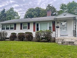 32 Brittany Rd, Springfield, Ma 01151  House For Rent