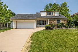 23785 Glenhill Dr, Beachwood, Oh 44122  Spacious House For Rent