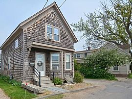 8 Wiley St, Gloucester, MA 01930