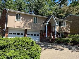 364 Golden Gate Dr, Verona, Pa 15147  House For Rent