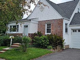 15 Dudley Dr, Bergenfield, NJ 07621